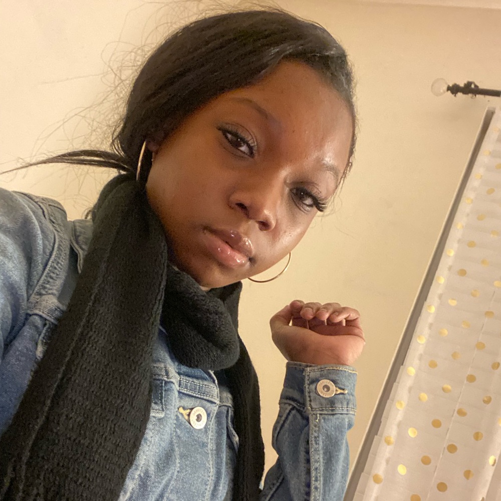 Meet your Posher, Naia